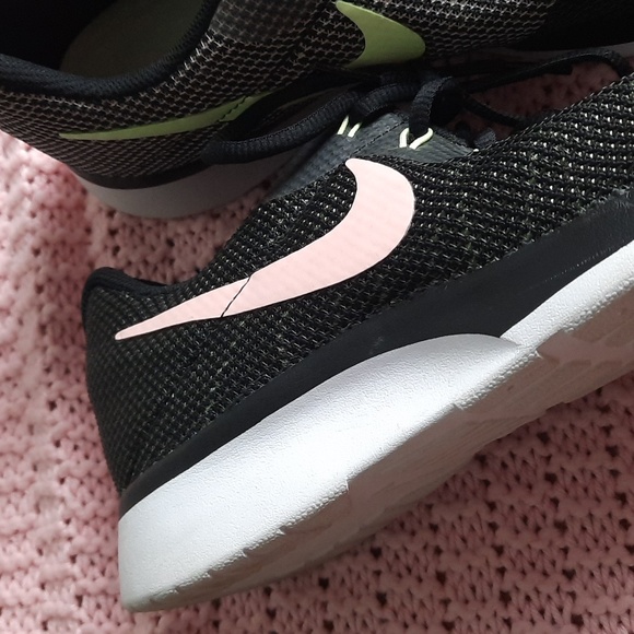 Nike Women's Tanjun Racer Runner Shoes - Picture 9 of 9